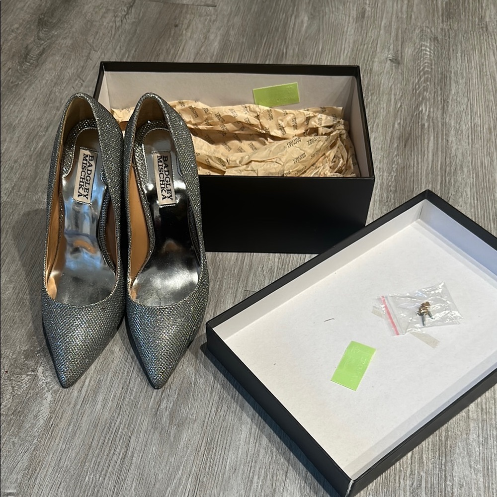 Badgley Mischka Women's Silver Heels